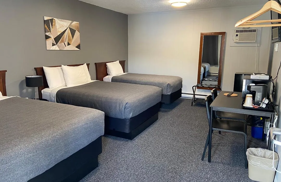 Monashee Lodge-1