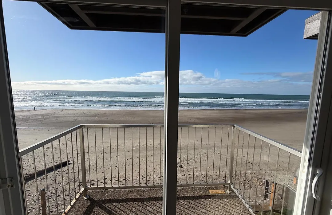 The Sandcastle Beachfront Hotel-1