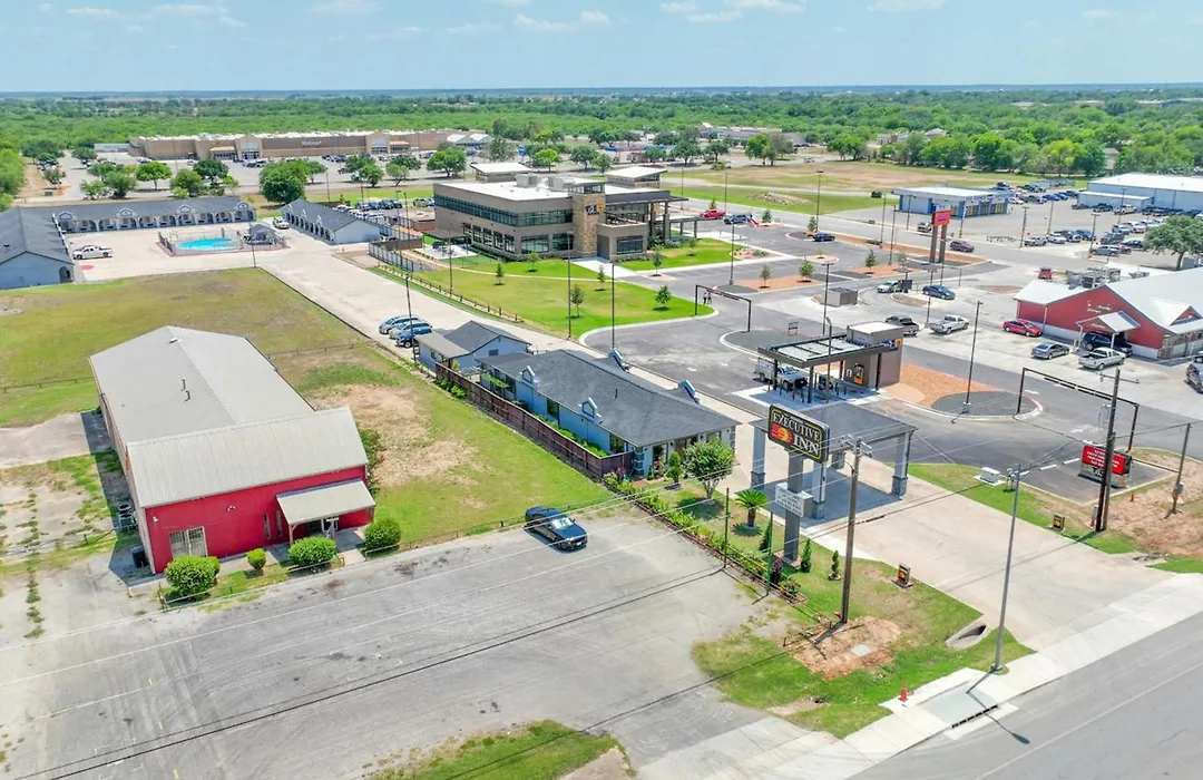 Executive Inn Hondo-1
