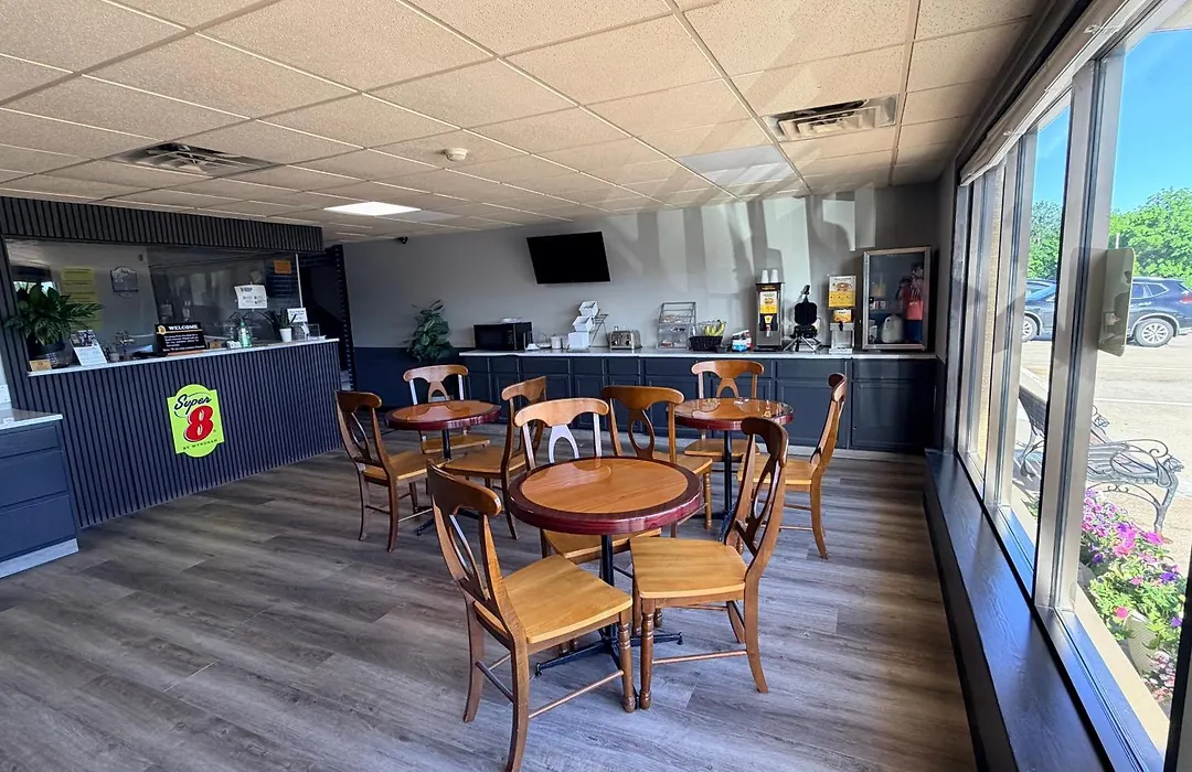 Super 8 By Wyndham Macomb-1