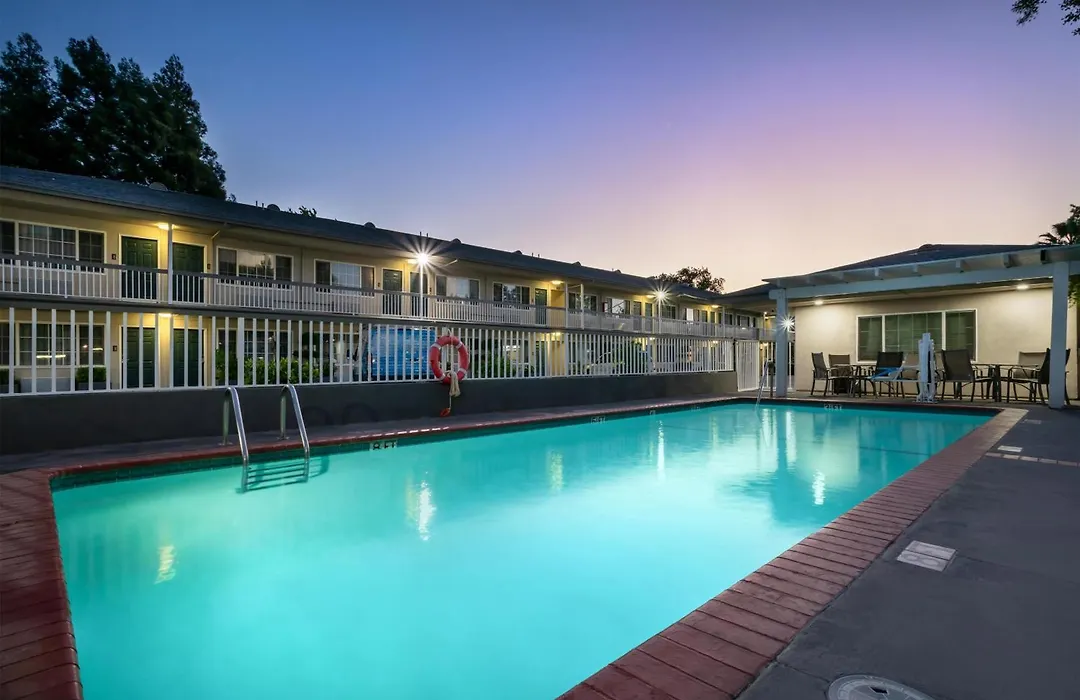 Best Western Town House Lodge-1