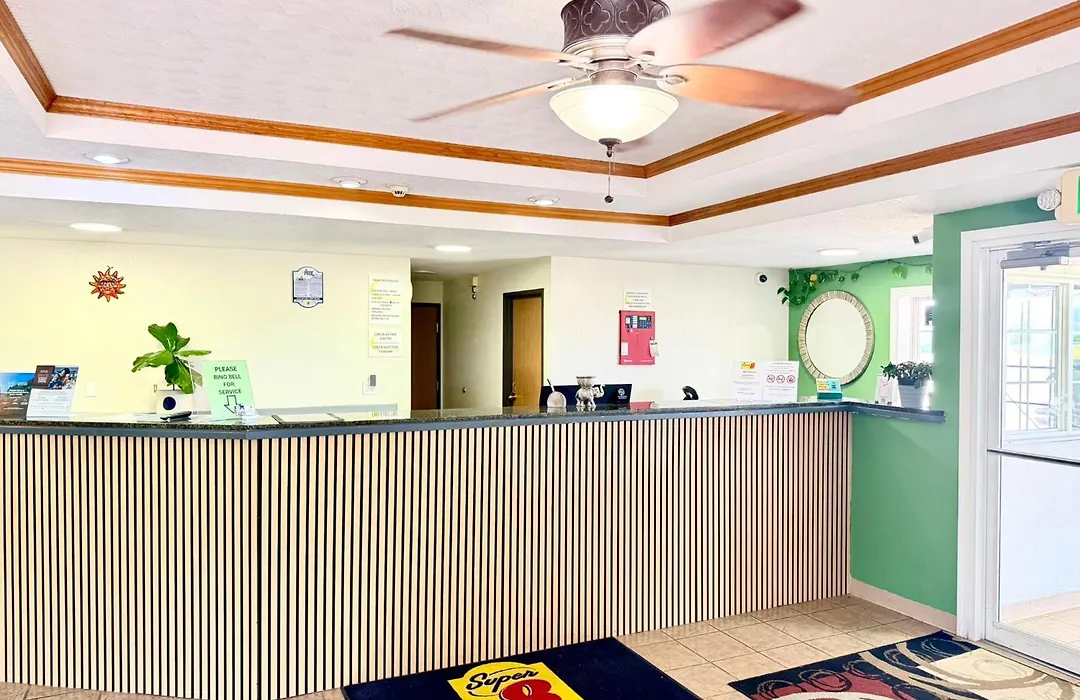 Super 8 By Wyndham Sweet Springs-1
