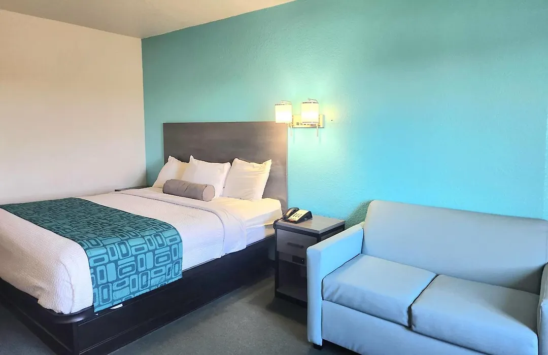 Howard Johnson By Wyndham Galveston-1