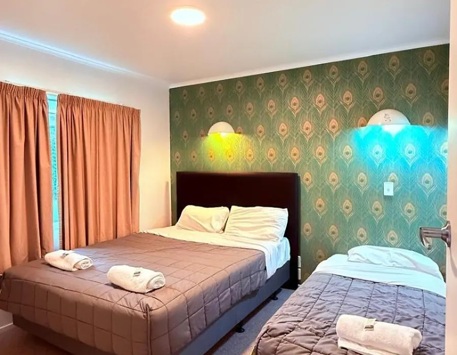 Camellia Court Family Motel-1