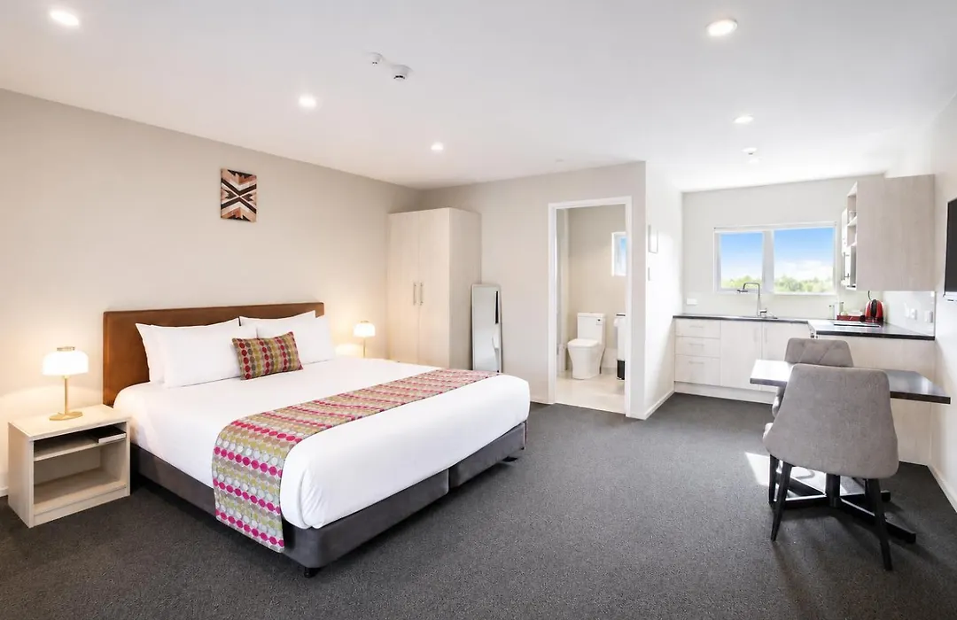 Ellerslie Palms Motel-1