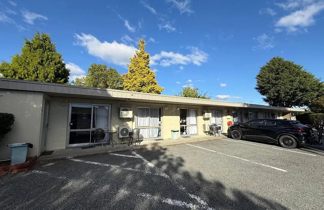 Camellia Court Family Motel-1