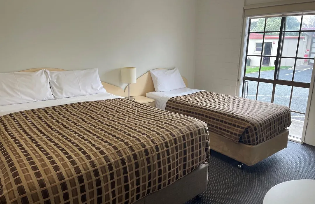 Ambassador Motor Inn-1