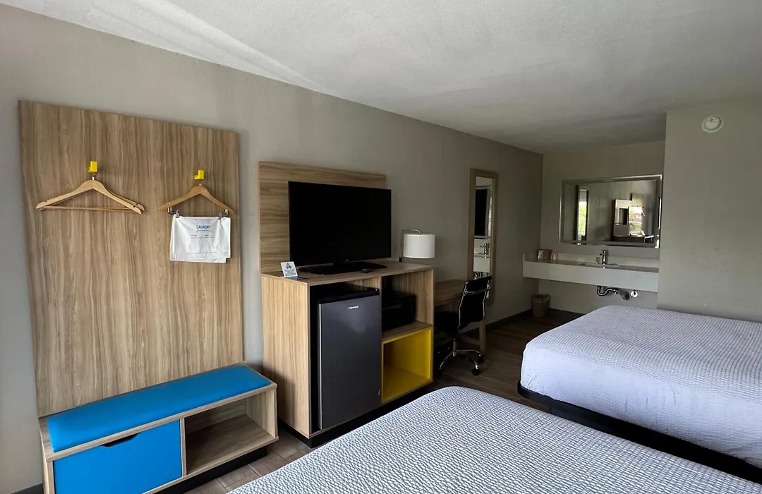 Days Inn By Wyndham Gainesville Hospital - University Area-1