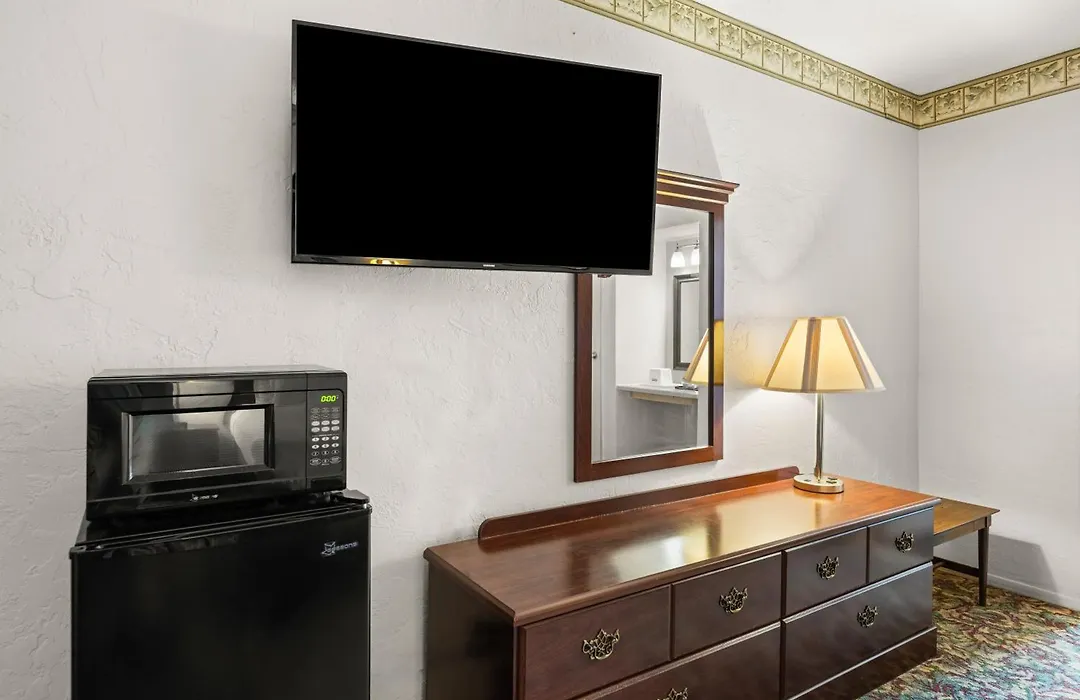 Americas Best Value Inn By Sonesta Pecos-1
