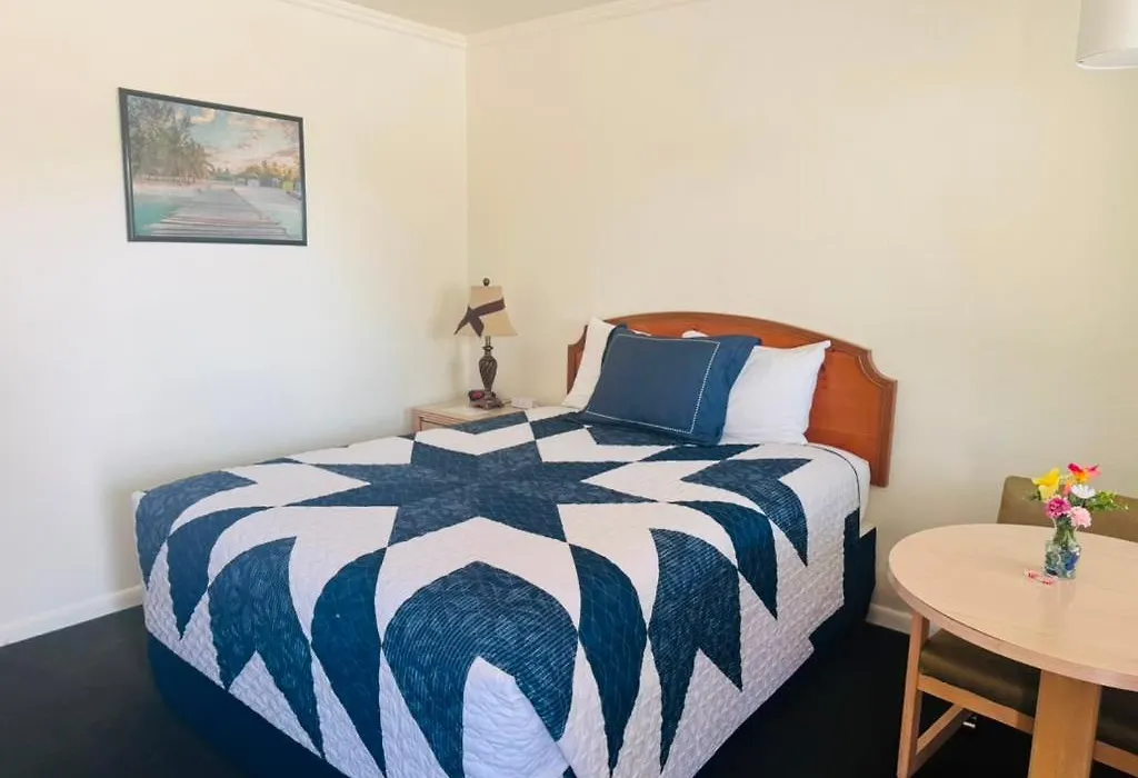 Golden West Motel-1