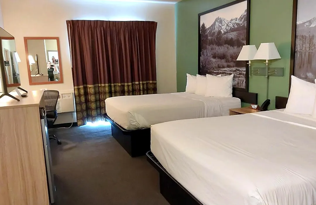 Hotel Salmon-1