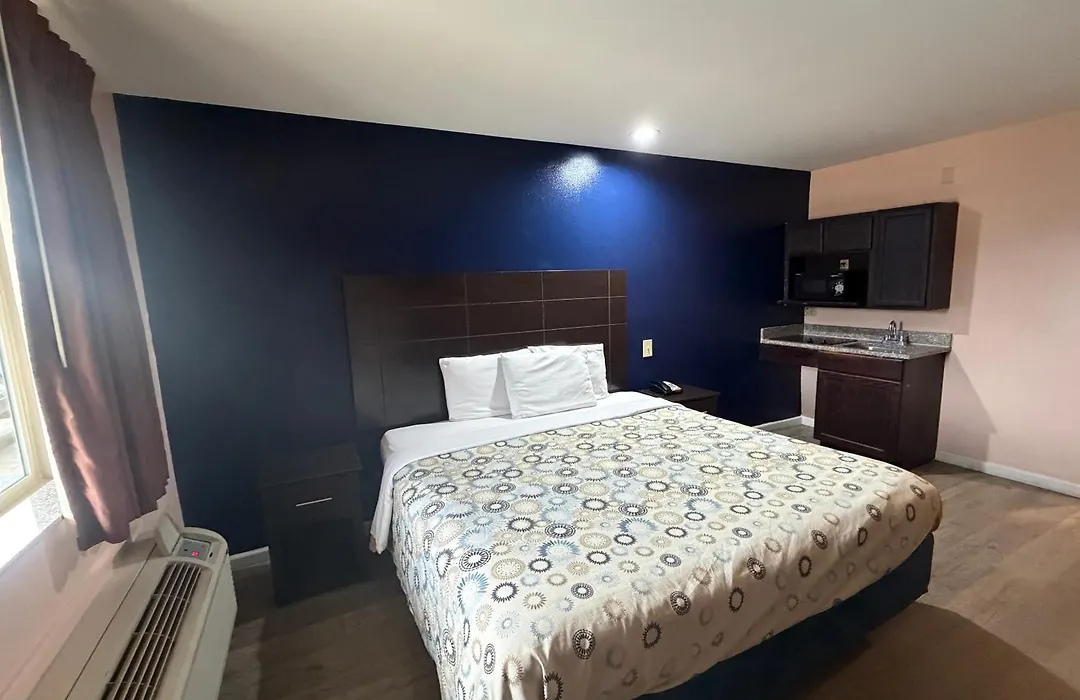 Paradise Inn & Suites-1