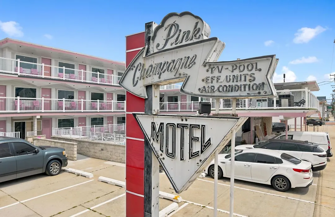 Pink Champagne Boutique Motel-1