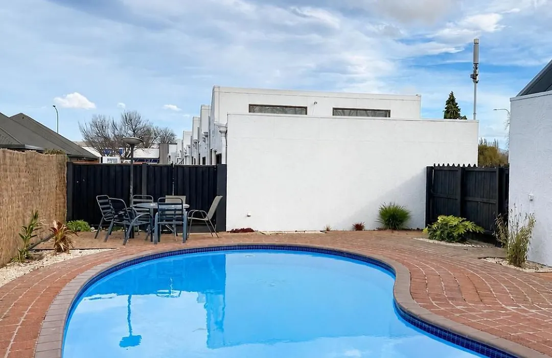 Sundowner Motel-1