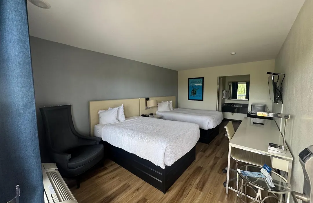 Travelodge By Wyndham Fort Myers Cape Coral-1