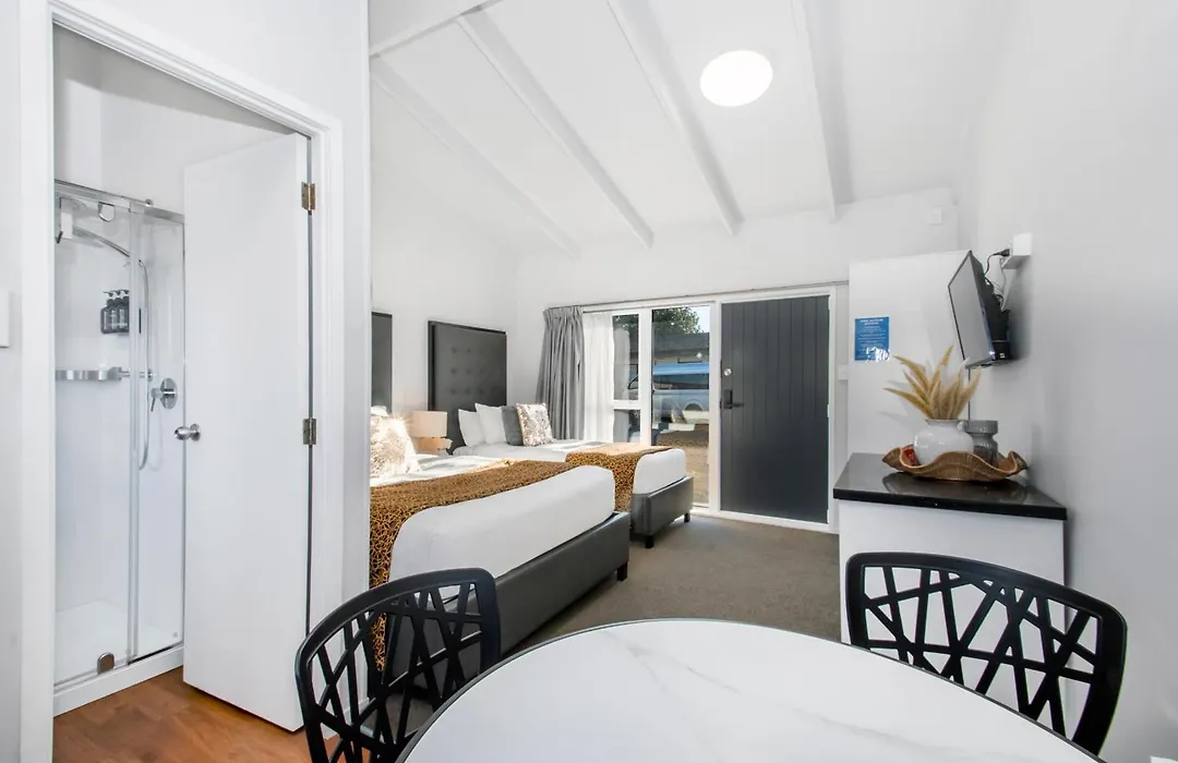 Middlemore Motel-1