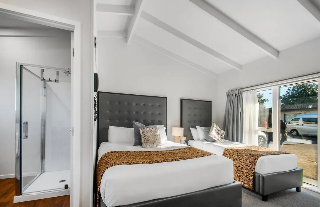 Middlemore Motel-1
