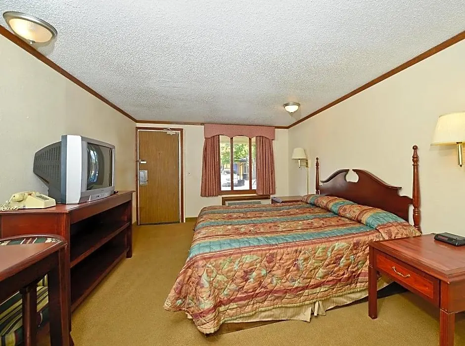 Americas Best Value Inn-Warren-1