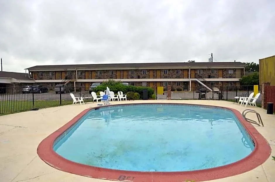 Americas Best Value Inn Crosstimbers-1
