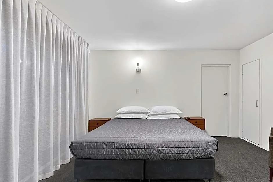 Aaron Court Motor Inn-1