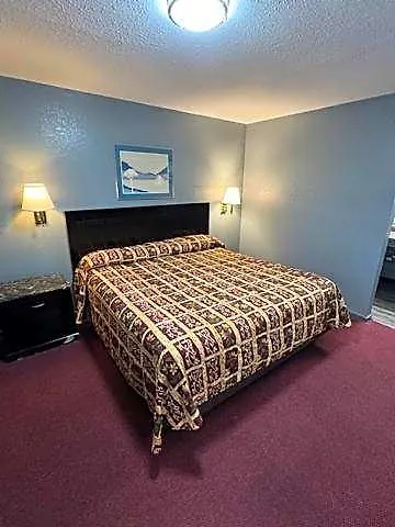 Pratt Budget Inn-1