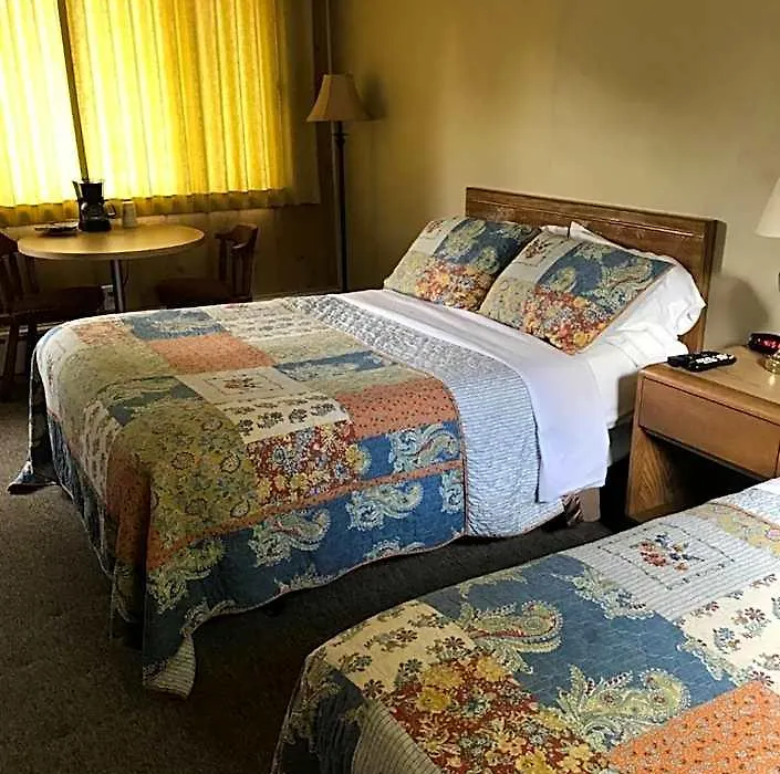 Royal Motel-1
