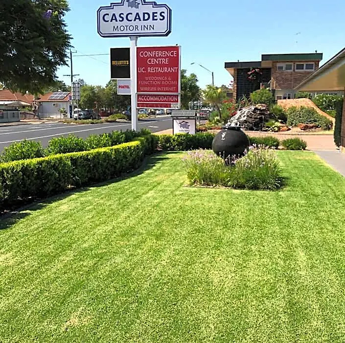 Cascades Motor Inn-1