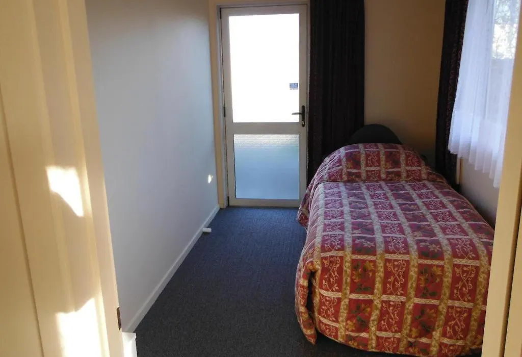 Heritage Court Motel-1