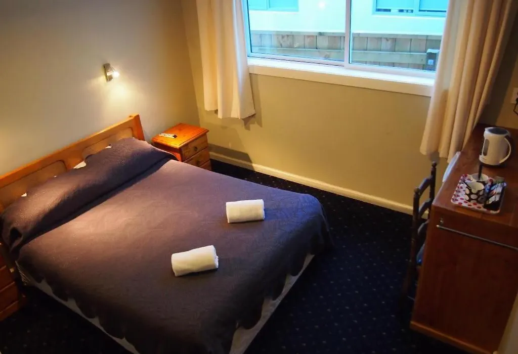 Kiwi'S Nest Budget Accommodation & Backpackers-1