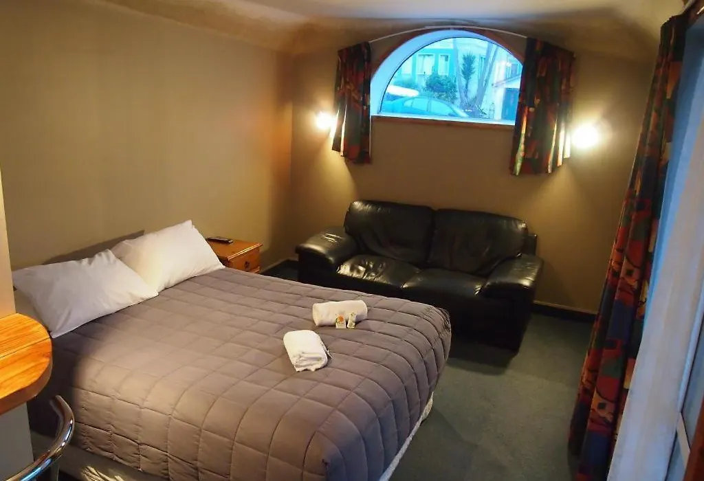 Kiwi'S Nest Budget Accommodation & Backpackers-1