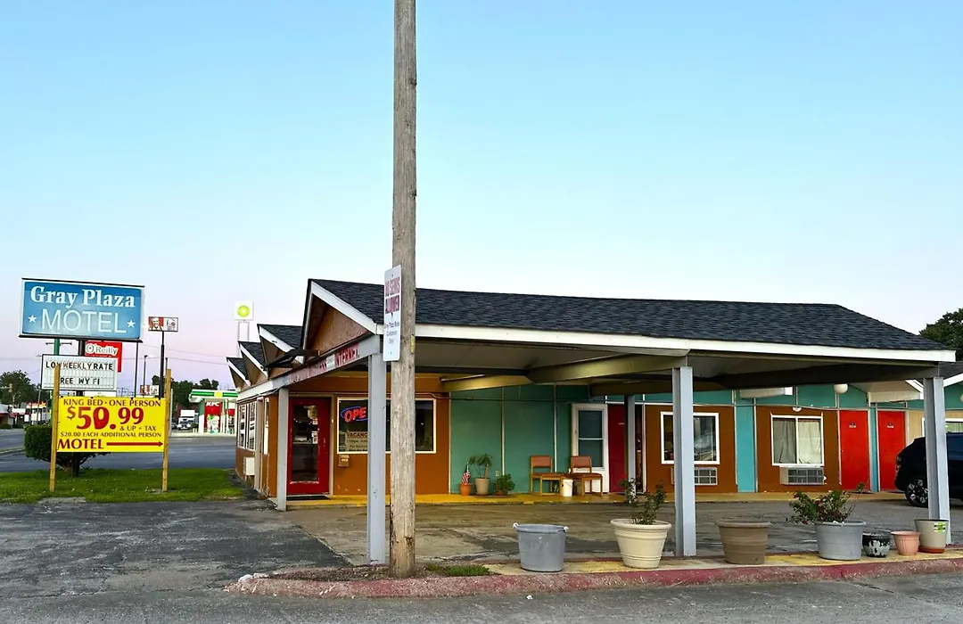 Gray Plaza Motel Benton Rend Lake I-57-1