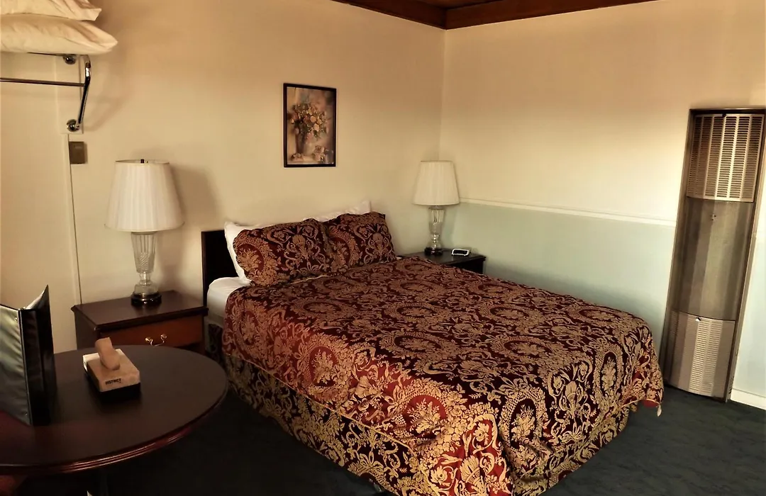 Kootenay Country Inn-1
