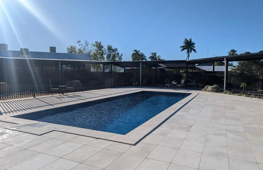 Albert Park Motor Inn - Pool And Shaded Parking-1