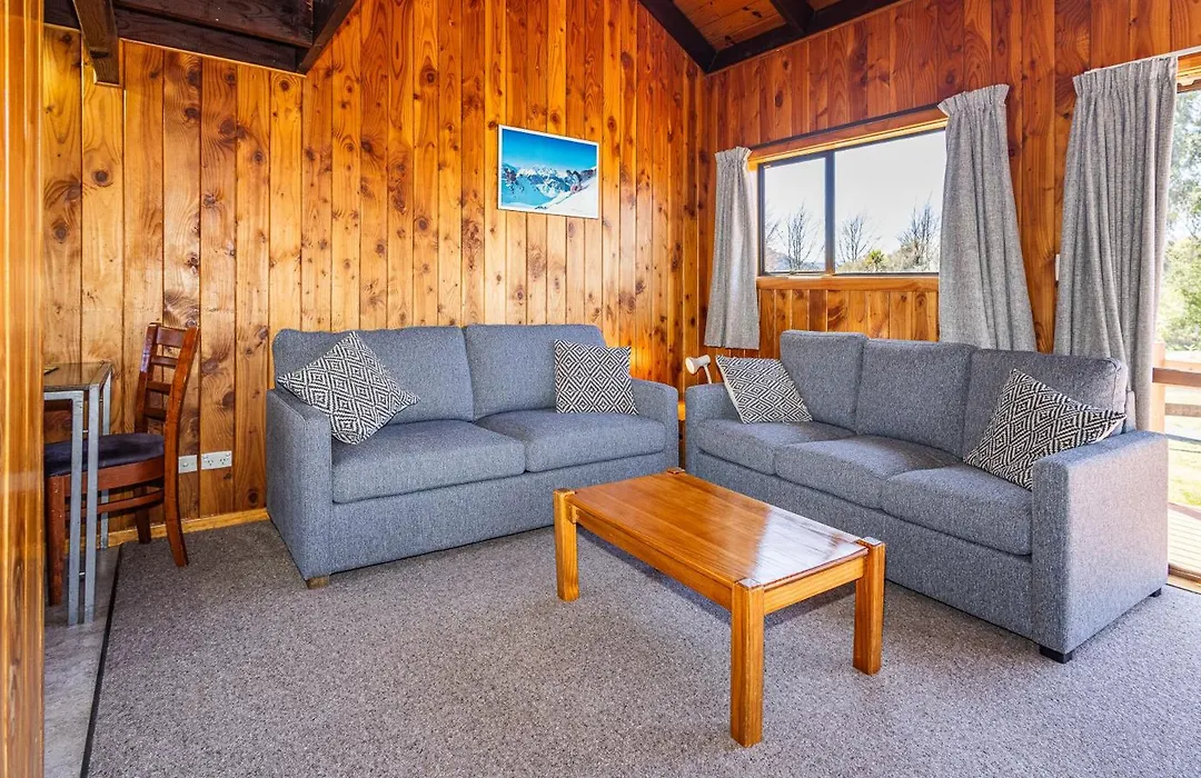 Ossies Motels And Chalets-1