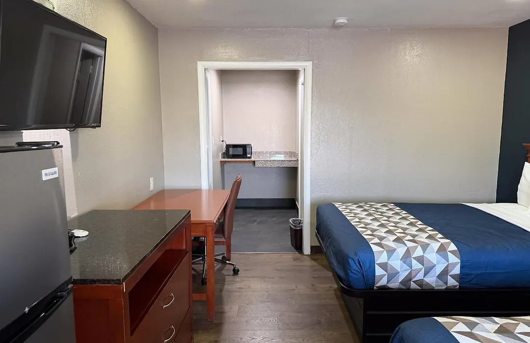 Rodeway Inn & Suites-1