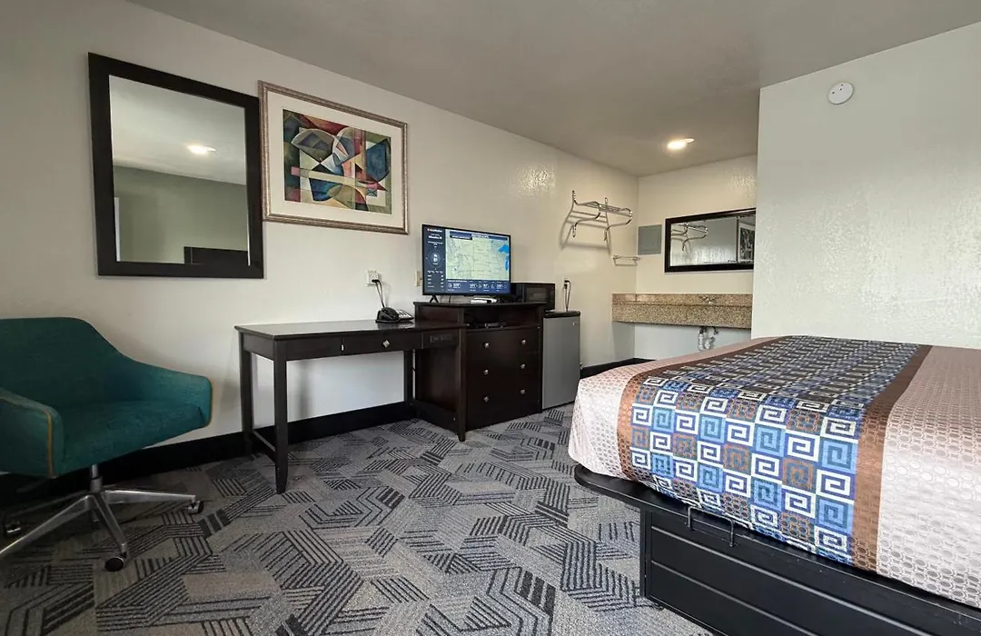 Budget Inn Ada-1