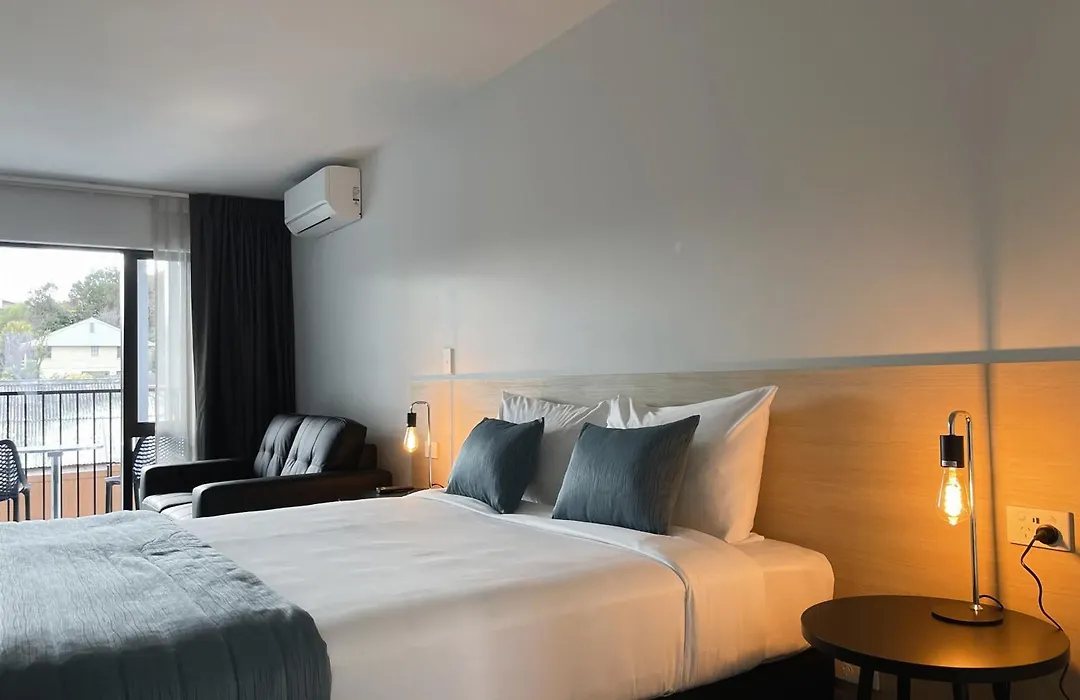 Clearbrook Motel & Serviced Apartments-1