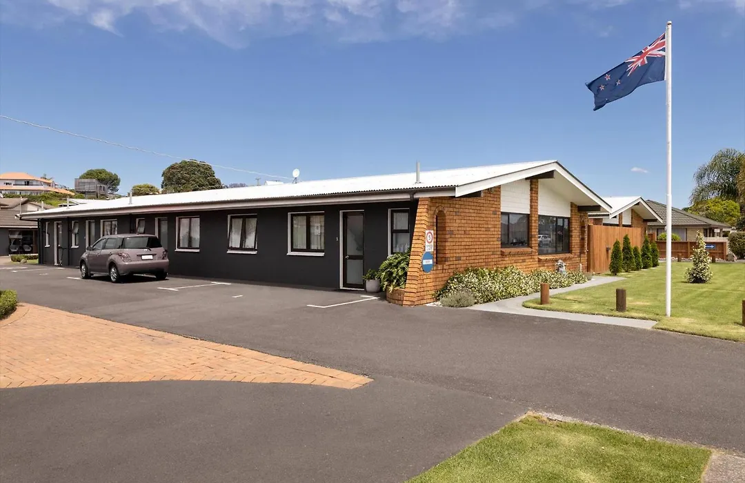 Cobblestone Court Motel - Wenzel Motels-1