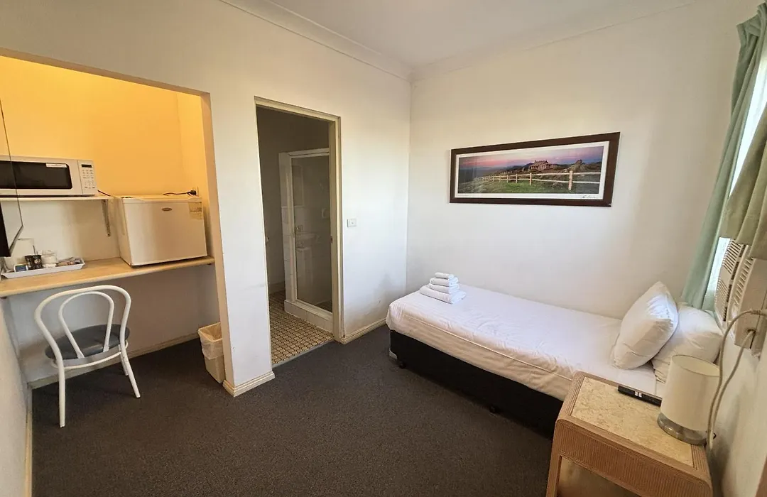 Across Country Motor Inn-1