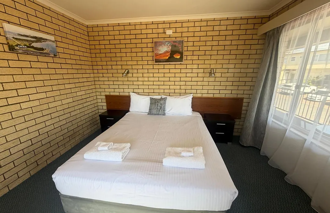 Coastal Comfort Motel-1