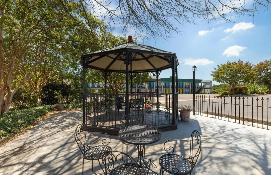 Days Inn By Wyndham Natchitoches-1