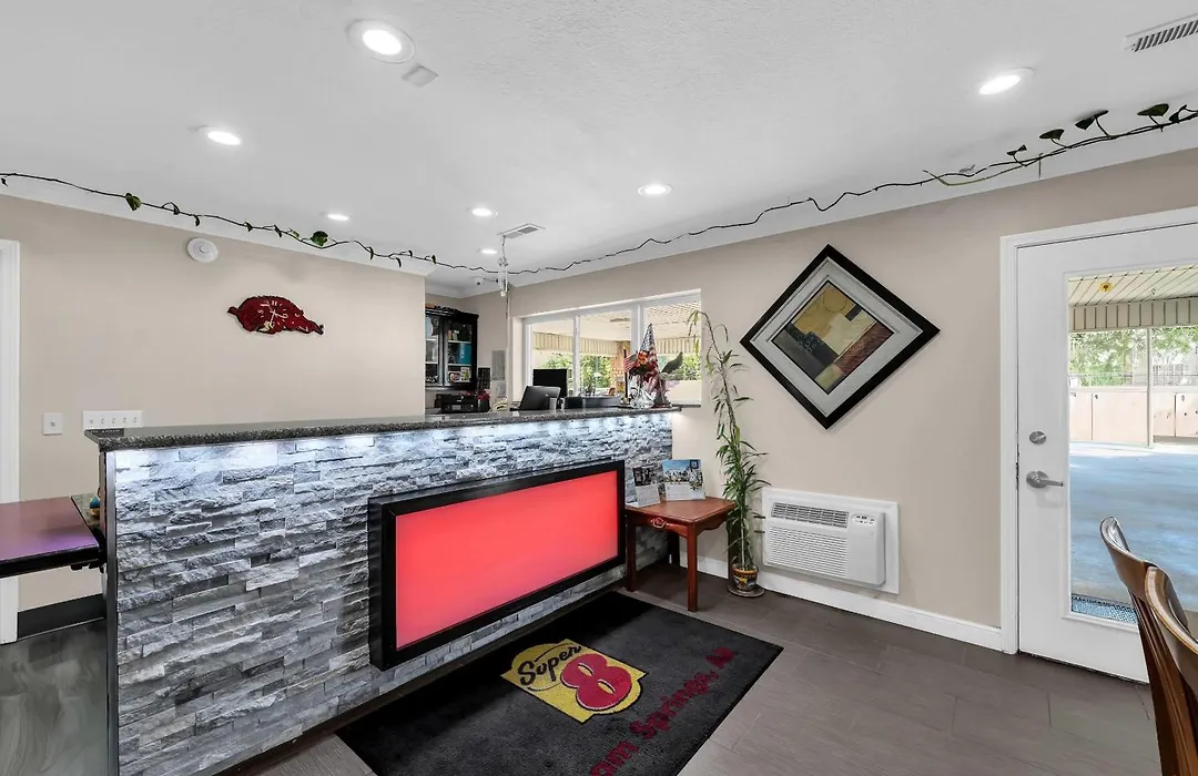 Super 8 By Wyndham Siloam Springs-1
