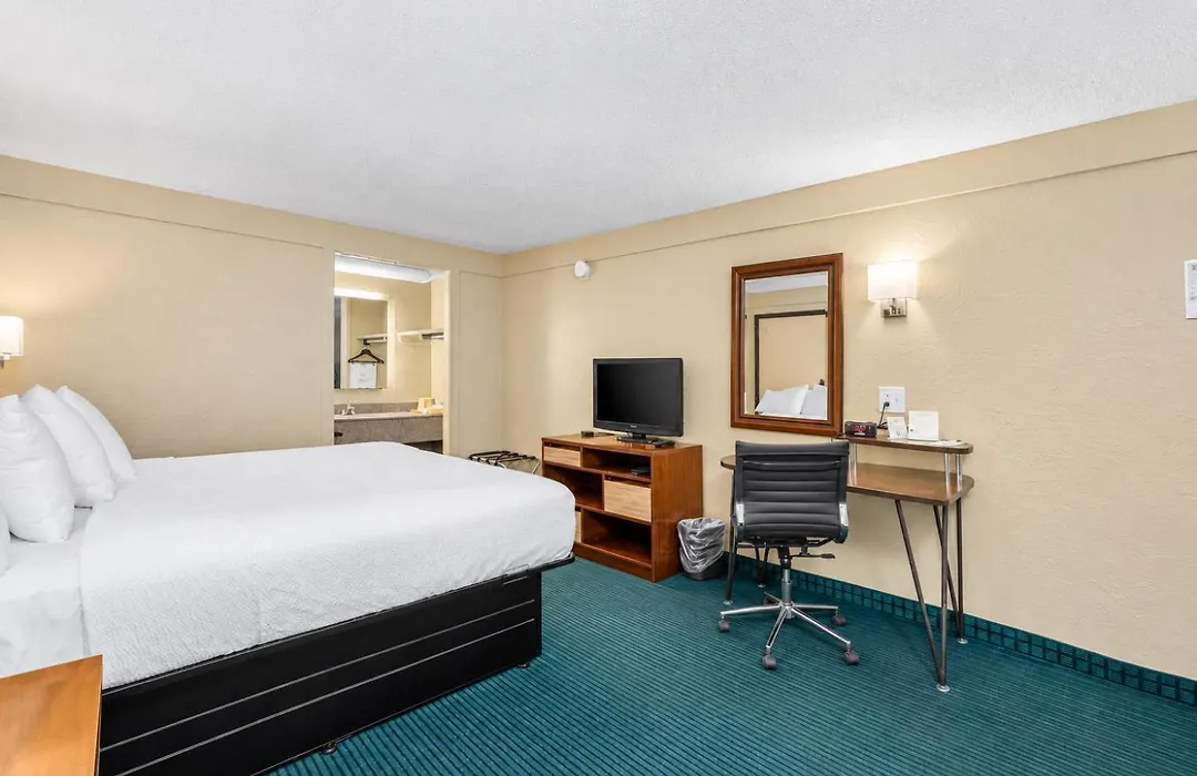 Super 8 By Wyndham Lantana West Palm Beach-1