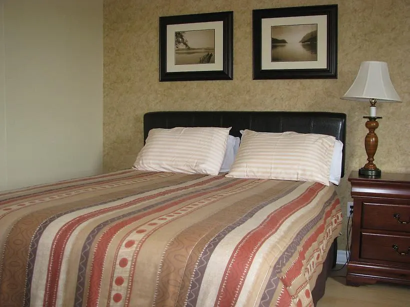 Macneil'S Motel-1