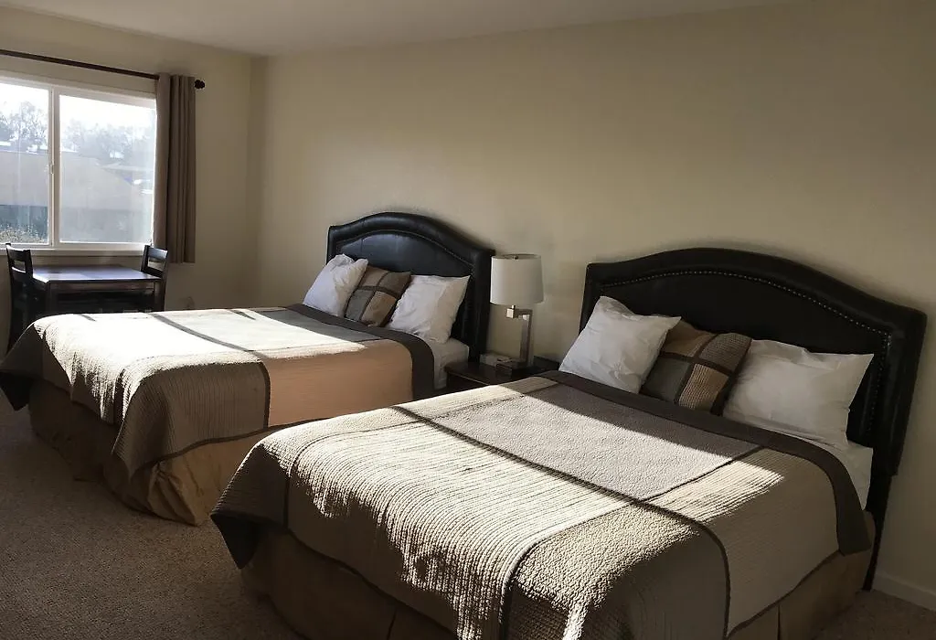 Townhouse Inn & Suites-1