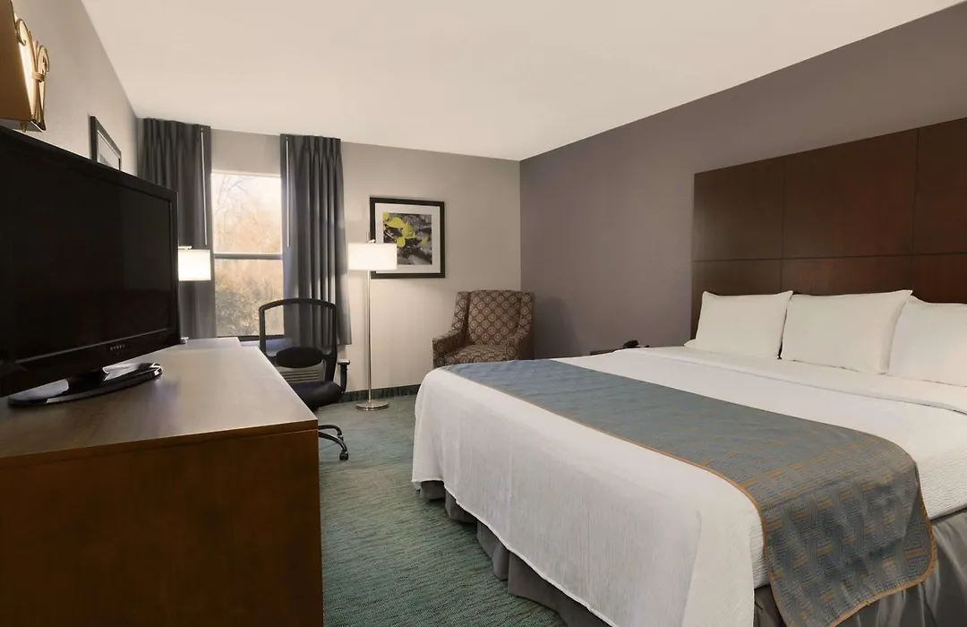 Days Inn & Suites By Wyndham Kinder-1