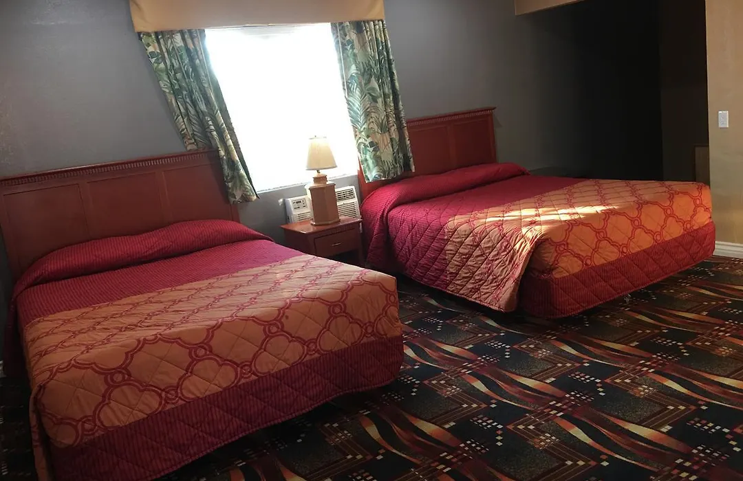 Budget Inn Lax-Lawndale-1
