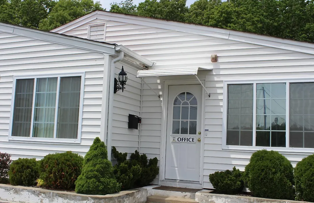 Krystal Penguin Inn-1
