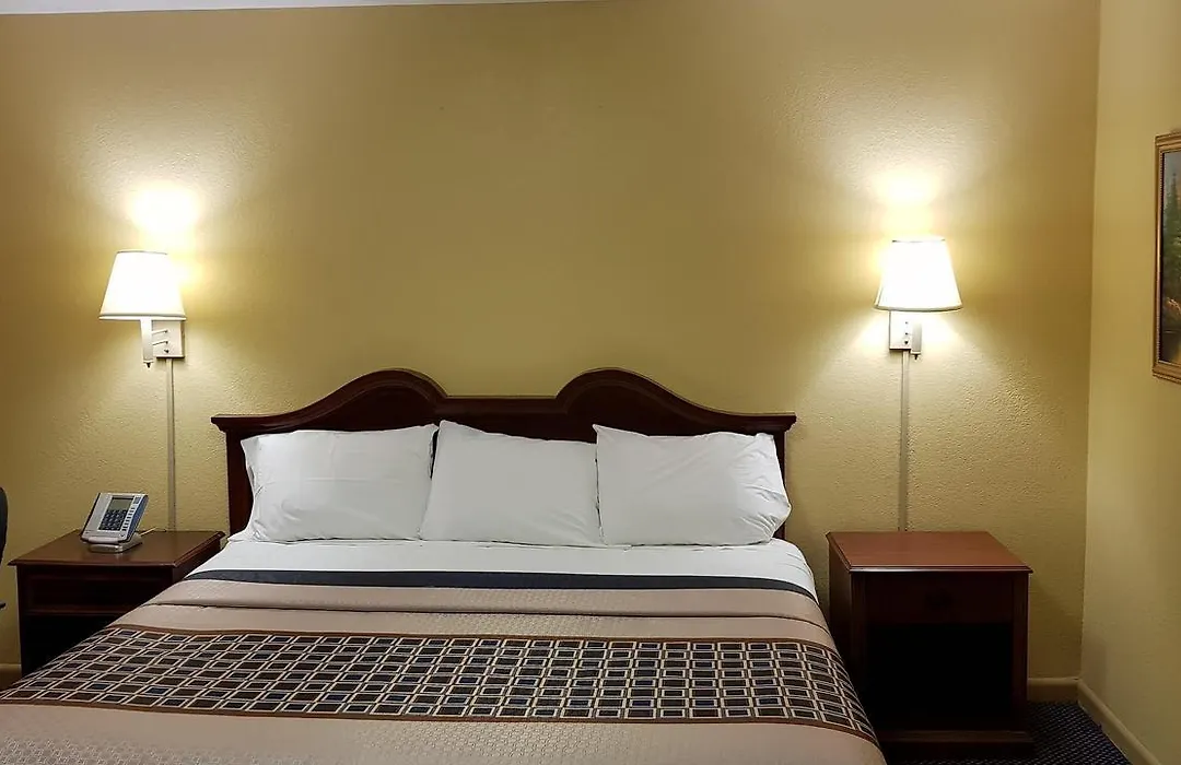 Utica Rest Inn-1