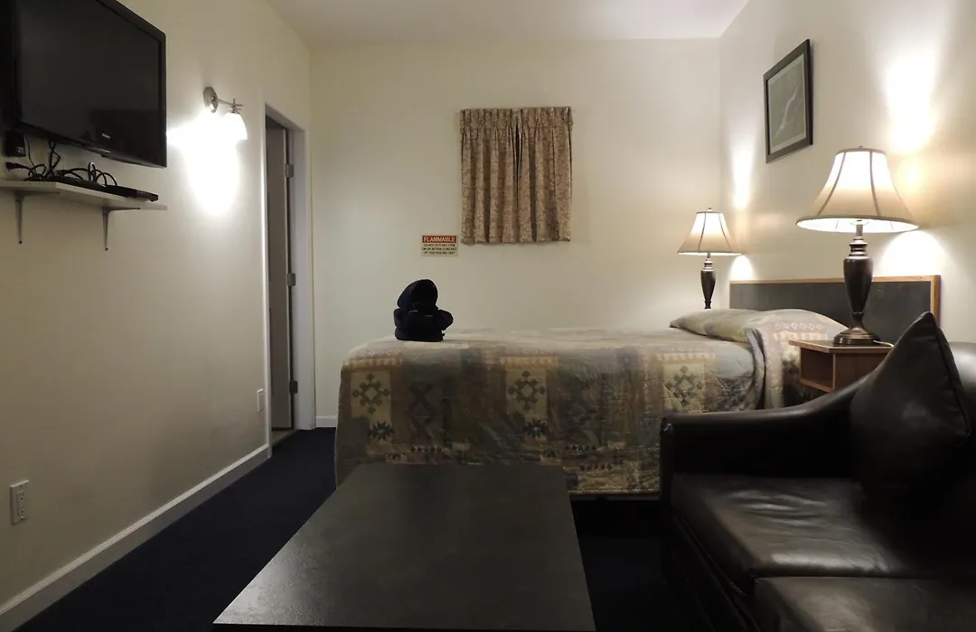 100 Mile Motel & Rv Park-1